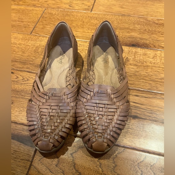 Tan leather Women's Ranie Huarache Flat Sandal in a woman’s size 8 - Picture 4 of 4